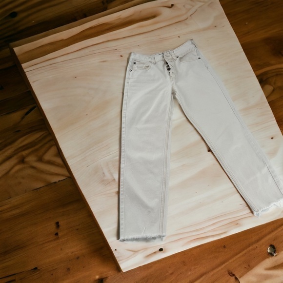 FREE PEOPLE Women's Ivory Button Fly Raw Hem Slim Jeans Size 26 - Picture 4 of 13